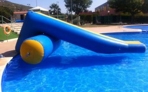Alquiler hinchable acuático tobogán